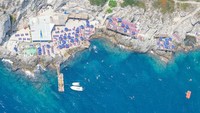 Kebanyakan traveler pasti merasa berdebar jika melihat dunia dari ketinggian. Foto Pantai Capo di Conca, Conca dei Marini SA, Italy ini salah satunya (CNN Travel/Jin-Woo Prensena)