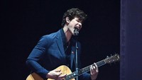 Suara merdu Shawn Mendes membuat para wanita jatuh hati. Ian Gavan/Getty Images for MTV/detikFoto.