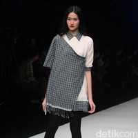 Fashion show Lekat di Jakarta Fashion Week 2018, Senayan City, Jakarta, Jumat (27/10/2017). Foto: Mohammad Abduh/Wolipop