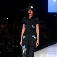 Fashion show Lekat di Jakarta Fashion Week 2018, Senayan City, Jakarta, Jumat (27/10/2017). Foto: Mohammad Abduh/Wolipop