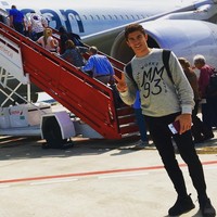 Sebagai pebalap yang sudah empat kali meraih gelar juara dunia, Marc Marquez, laris jadi bintang iklan. Salah satu brand yang mendapuknya jadi brand ambassador adalah brand high street Pull & Bear. Dalam berbagai kesempatan saat tidak memakai baju balap, Marc pun sering mengenakan baju brand Spanyol, negara asalnya.Foto: Dok. Instagram