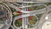Inilah salah satu jenis fotografi yang paling menantang. Foto yang dihasilkan oleh Prensena terbilang rumit, seperti foto Bandara LAX, Los Angeles, California ini (CNN Travel/Jin-Woo Prensena)