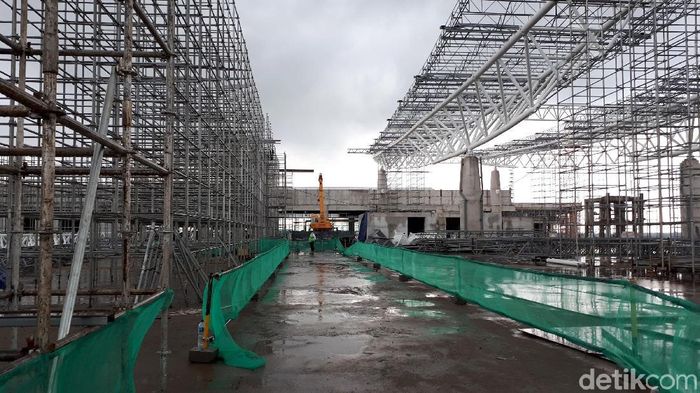 Bandara Kertajati Ditarget Operasi Juni 2018, Begini Progresnya Pengoperasian Bandara Internasional Jawa Barat (BIJB) Kertajati ditargetkan terealisasi pada Juni 2018. Progres pembangunan tiga paket pengerjaan sudah mencapai 67,5 persen.