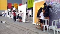 Puluhan pelukis mural dari berbagai daerah menyemarakkan Mural Street Art Competition di Gempol, Kabupaten Pasuruan. Para penggila media tembok jalanan ini mengekspresikan diri dan bersaing menampilkan karya terbaik.