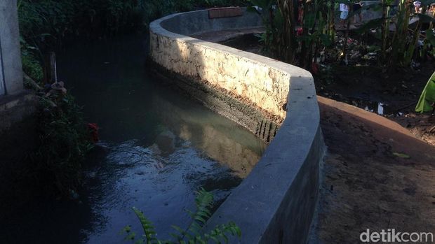 Banjir di Jatipadang Surut, Warga Kembali Beraktivitas