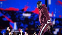 Rapper Stormzy juga tampil apik meski minim efek visual kala membawakan lagu Big For Your Boots Ian Gavan/Getty Images for MTV/detikFoto.