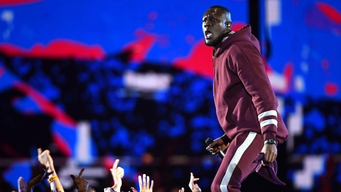 LONDON, ENGLAND - NOVEMBER 12:  Rapper Stormzy performs on stage during the MTV EMAs 2017 held at The SSE Arena, Wembley on November 12, 2017 in London, England.  (Photo by Ian Gavan/Getty Images for MTV)