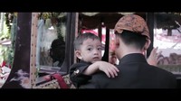 Di resepsi pernikahan Kahiyang-Bobby, Ethes memakai beskap warna hitam (Foto: Youtube Kaesang)