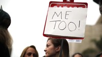 Mereka menyuarakan protes soal maraknya pelecehan seksual di Hollywood.