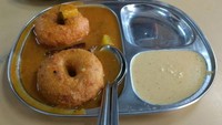 Tolong nilai medu vada sambar dan nariyal chutney buatan saya, tulis seorang netizen. Ramsay membalas, Saya tidak tahu kamu bisa nge-tweet dari penjara. Foto: Bored Panda