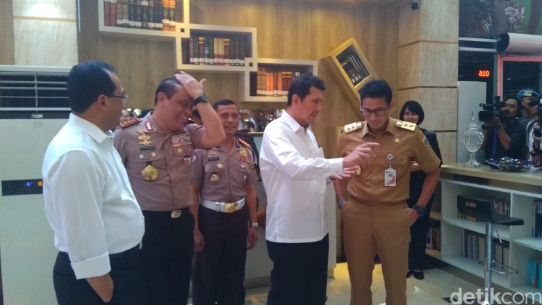 Sandiaga Sebut Sistem BPKB Online Bisa Tingkatkan Pendapatan Daerah Sandiaga Sebut Sistem BPKB Online Bisa Tingkatkan Pendapatan Daerah