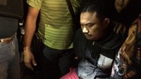 Jro Jangol ditangkap pada 13 November 2017 malam saat bersembunyi di tengah sawah di Gianyar, Bali. Ia langsung ditahan di Mako Brimob Polda Bali.