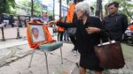 Peringati 19 Tahun Tragedi Semanggi dengan Tabur Bunga