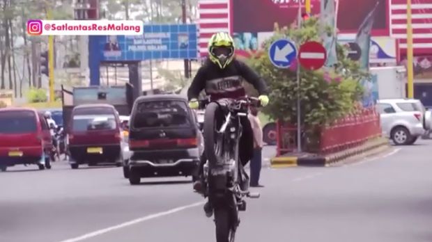 Polisi Zaman Now, Kejar Pemotor Nakal Pakai Motor Cilik