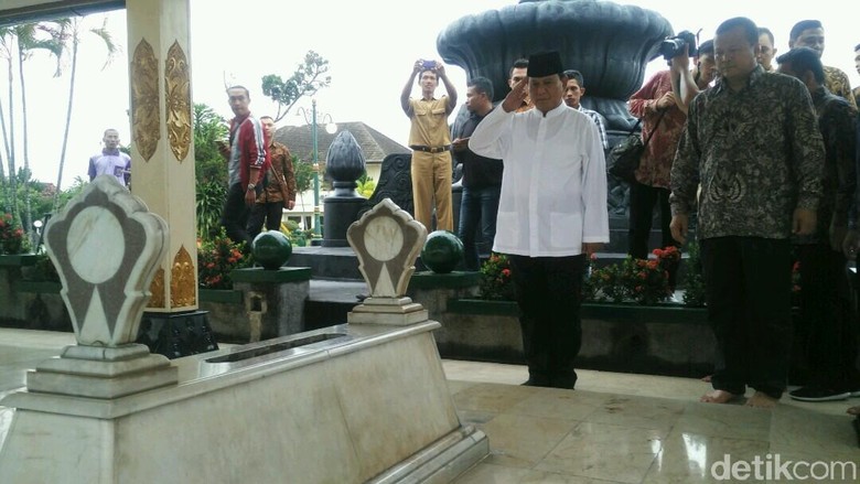 58 Koleksi Gambar Hitam Putih Jenderal Soedirman Gratis Terbaik