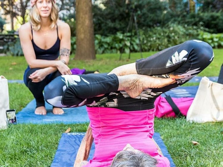 Foto: Kenalan dengan Tao Porchon-Lynch, Instruktur Yoga Tertua di Dunia