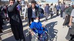 Foto: Isak Tangis Keluarga Korban Gempa Irak-Iran