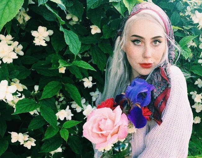 Sadar mendapat popularitas karena kemiripannya dengan Lady Gaga, Rose pun mulai tampil eksentrik seperti sang idola. Foto: Dok. Instagram