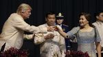 Begini Keakraban Trump dengan Duterte Saat Bertemu di Manila