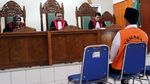 Foto: Tawa Wawan Jenderal NII Usai Divonis 10 Tahun Penjara