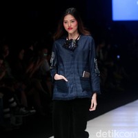 Fashion show Lekat di Jakarta Fashion Week 2018, Senayan City, Jakarta, Jumat (27/10/2017). Foto: Mohammad Abduh/Wolipop
