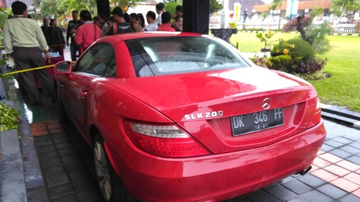 Tergiur Mercedes-Benz SLK 200, Winda Bunuh Majikan WN Belanda