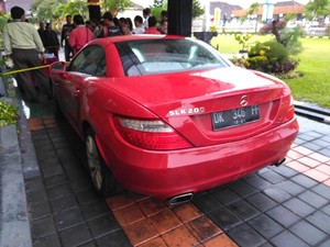 Tergiur Mercedes-Benz SLK 200, Winda Bunuh Majikan WN Belanda