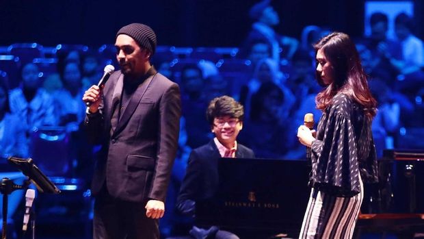 Rina Nose Menangis Ungkap Alasan Buka Hijab, Foto Mesra Pipik dan Sunu