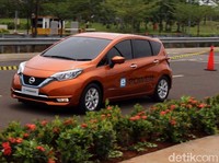 Berita Populer: Pria Bakar Motor karena Ditilang, Pejabat Naksir Esemka