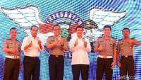 Acara ini juga dihadiri oleh Menteri Pemberdayaan Aparatur Negara dan Reformasi Birokrasi (Menpan-RB) Asman Abnur, Ketua Banggar DPR Azis Syamsudin, Wakil Gunernur DKI Jakarta Sandiaga S Uno, Kakorlantas Polri Irjen Pol Roycke Lumowa, Kapolda Metro Jaya Irjen Pol Idham Azis, Direktur Lalu Lintas Polda Metro Jaya Kombes Pol Halim Pagarra, serta Ketua MURI Jaya Suprana dan sejumlah pejabat utama Polda Metro Jaya.
