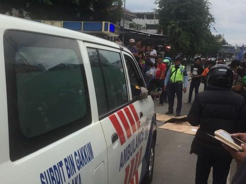 Menyeberang Jalan, Pria Tertabrak TransJ di Duren Tiga