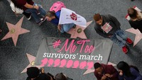 Spanduk #MeToo Survivors March dibentangkan di Wall of Fame