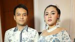 Gaya Kompak Vicky Shu dan Suami
