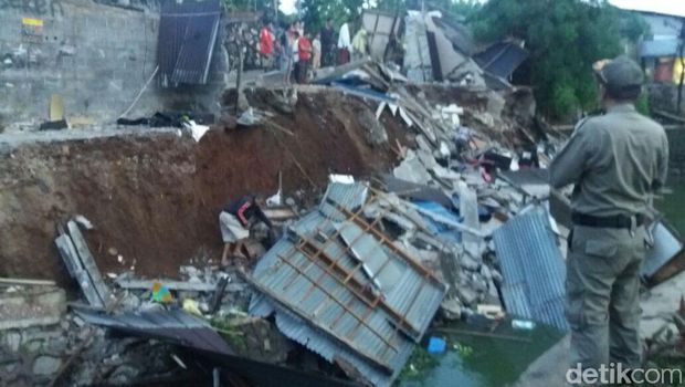 Turap Kali di Bintaro Longsor, 4 Rumah Rusak