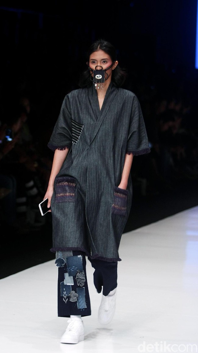 Fashion show Lekat di Jakarta Fashion Week 2018, Senayan City, Jakarta, Jumat (27/10/2017). Foto: Mohammad Abduh/Wolipop