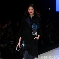 Fashion show Lekat di Jakarta Fashion Week 2018, Senayan City, Jakarta, Jumat (27/10/2017). Foto: Mohammad Abduh/Wolipop