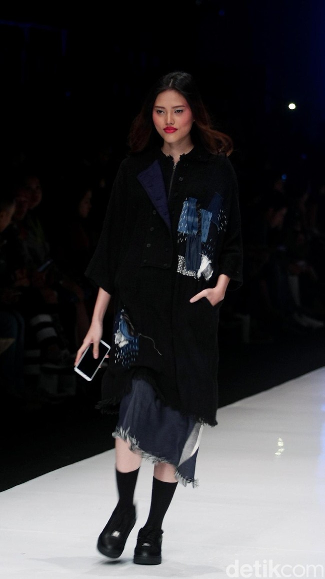 Fashion show Lekat di Jakarta Fashion Week 2018, Senayan City, Jakarta, Jumat (27/10/2017). Foto: Mohammad Abduh/Wolipop