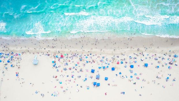 Kisah Pria Ekstrem: Badan Keluar Helikopter Demi Foto Keren