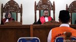 Foto: Tawa Wawan Jenderal NII Usai Divonis 10 Tahun Penjara