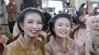 Selamat buat Ayang sama Bobby, ucap Selvi. Felicia pun menambahi dengan ucapan yang sama.  Foto: YouTube