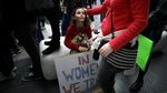 Perempuan Ramai-ramai Serukan #MeToo di Hollywood