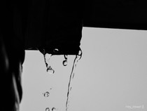 Tips Atasi Genteng Bocor biar Nggak Tekor