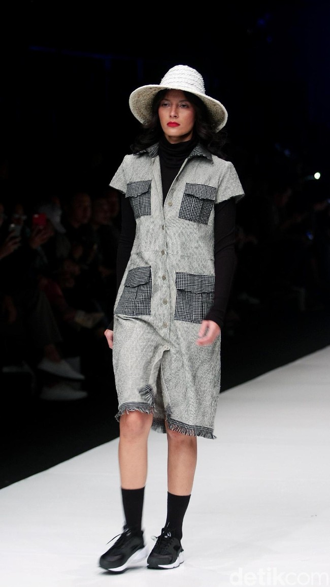 Fashion show Lekat di Jakarta Fashion Week 2018, Senayan City, Jakarta, Jumat (27/10/2017). Foto: Mohammad Abduh/Wolipop