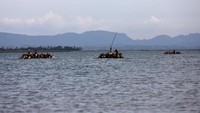 Ada 3 rombongan yang berangkat. Mohammad Ponir Hossain/Reuters.
