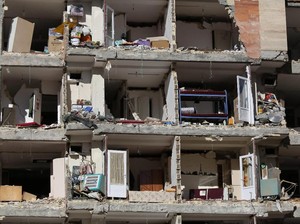 Korban Tewas Gempa Iran Jadi 450 Orang, 30 Ribu Rumah Rusak