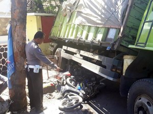 Rem Blong di Tanjakan, Tronton Hantam 4 Kendaraan di Sukabumi