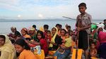 Dramatisnya Perjuangan Pengungsi Rohingya Seberangi Sungai