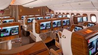 Di dalamnya tiap penumpang dimanjakan dengan kursi kulit yang dapat disandarkan full. Kursi kulit ini juga punya anti gravitasi yang membuat tidur tiap penumpang ringan. Teknologi ini terinspirasi dari NASA. (dok Emirates)