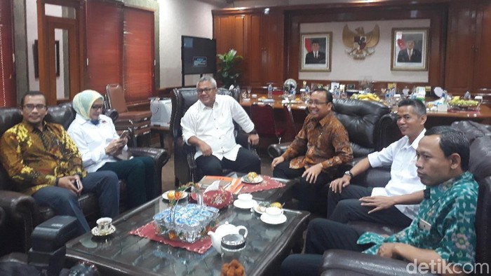 Temui Pimpinan KPU, Mensesneg Bahas Persiapan Pemilu 2019