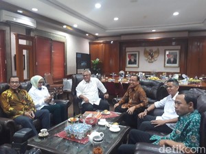 Temui Pimpinan KPU, Mensesneg Bahas Persiapan Pemilu 2019